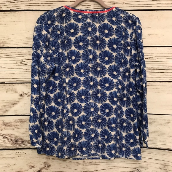 VINEYARD VINES | Women's Printed Sequin Top - Picture 5 of 7